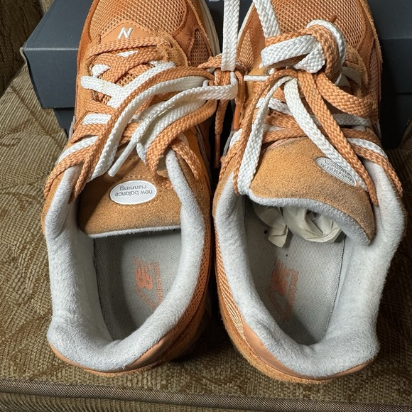 Size 10.5 - New Balance 2002R Copper Infield Clay W/Box *Smoke Odor - Picture 8 of 9
